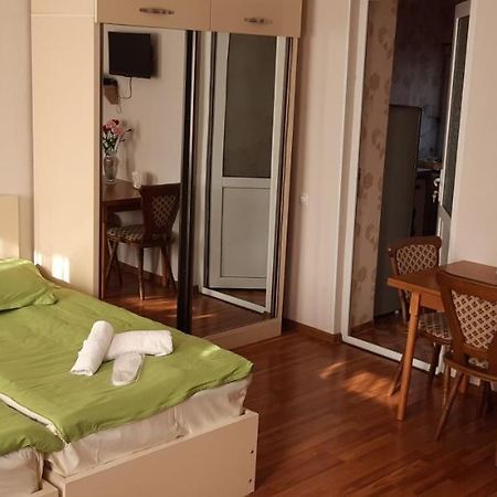 Tamara'S Apartament In Avlabari Tbilisi Esterno foto