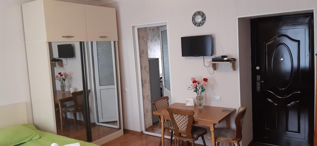 Tamara'S Apartament In Avlabari Tbilisi Esterno foto