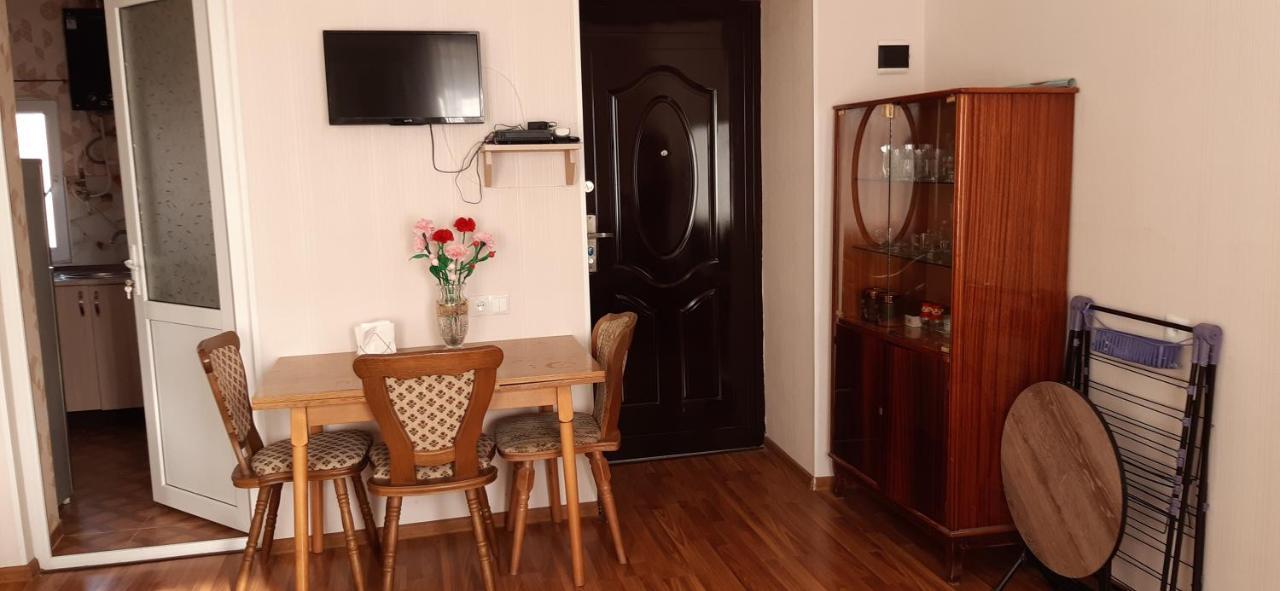 Tamara'S Apartament In Avlabari Tbilisi Esterno foto